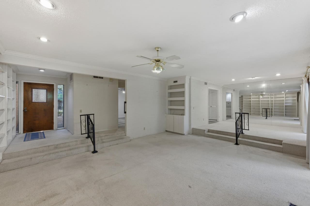 32  Woodstone Sq photo 4