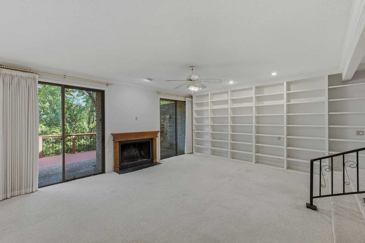 32  Woodstone Sq photo 5
