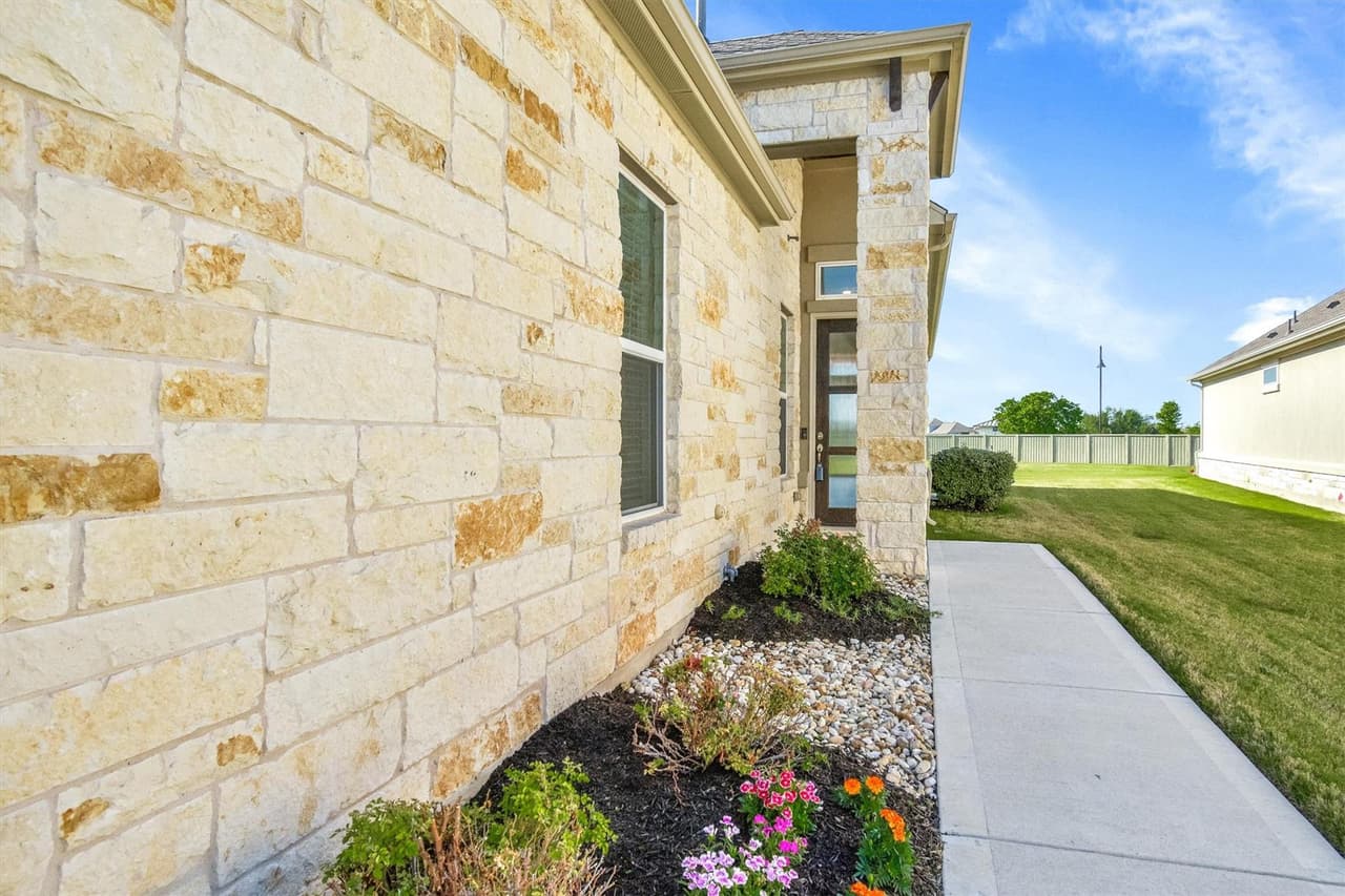 505  Faith Dr photo 3