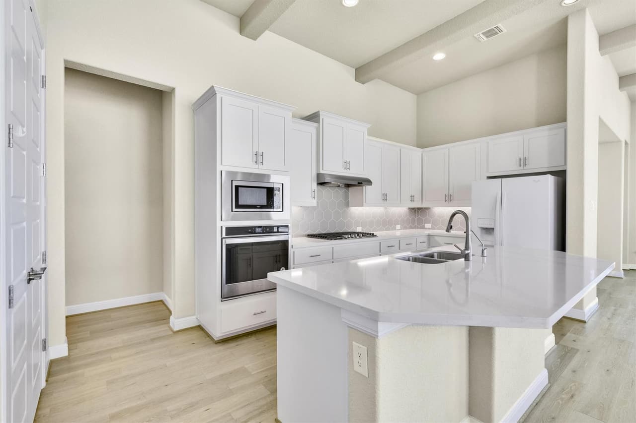 505  Faith Dr photo 6
