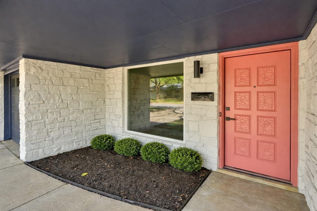 9801  Oak Hollow Dr photo 3