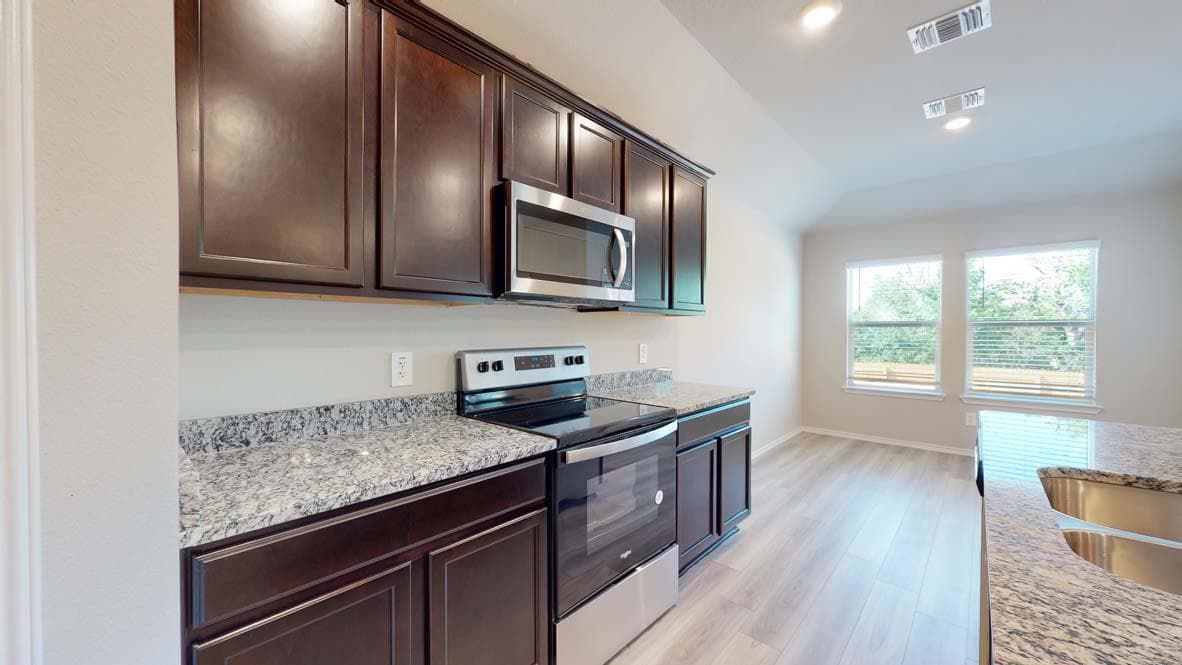 124  Candy St photo 4