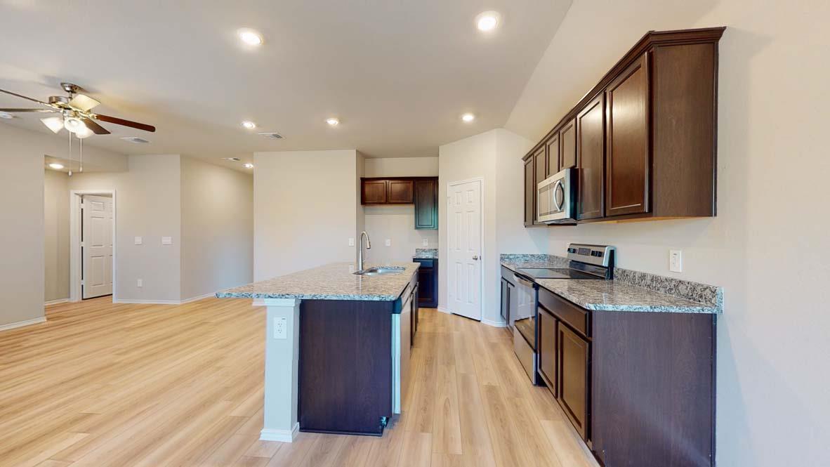 124  Candy St photo 6