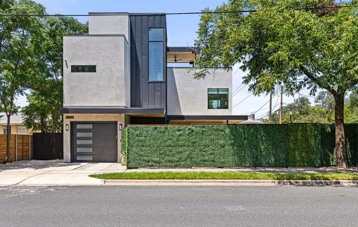 1304  Comal St photo 5