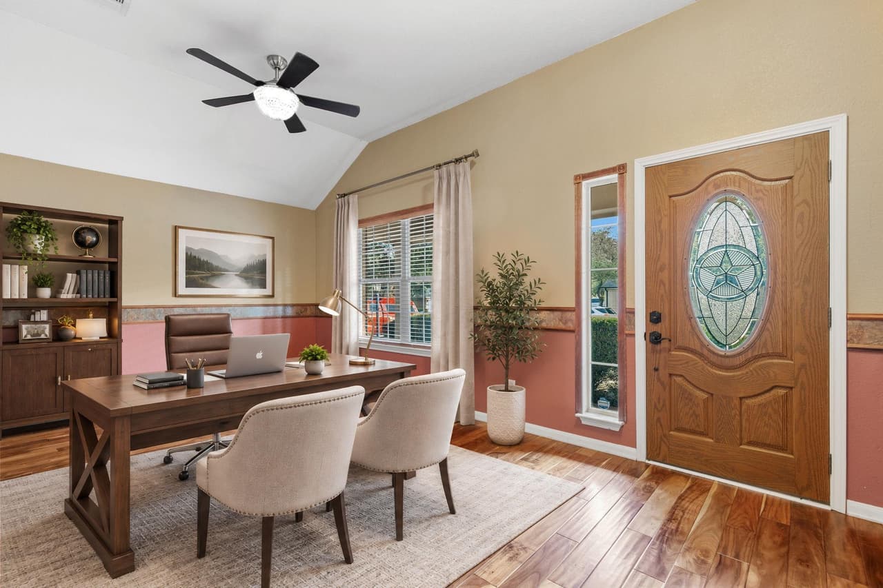 1605  Hawk Dr photo 3