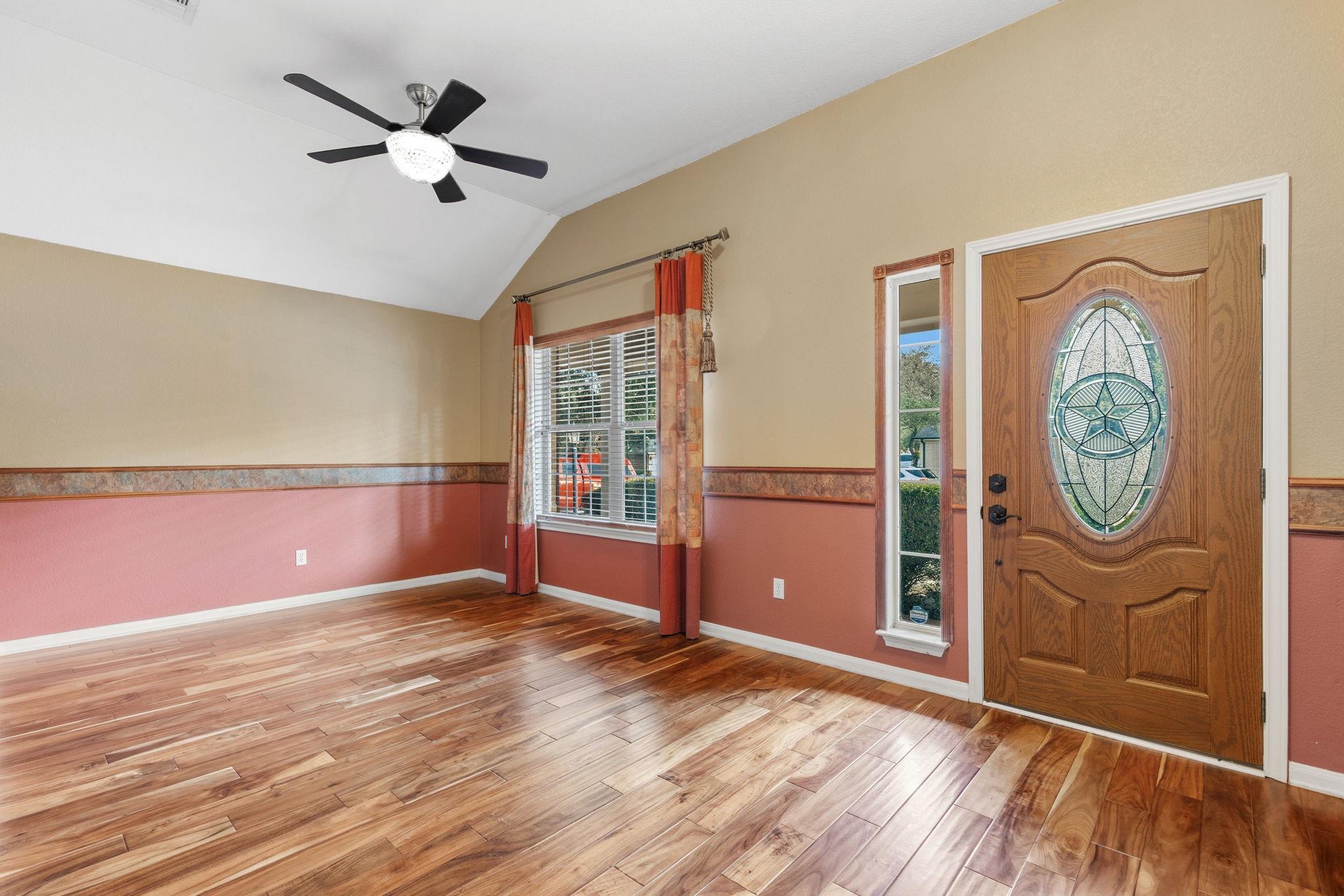 1605  Hawk Dr photo 4