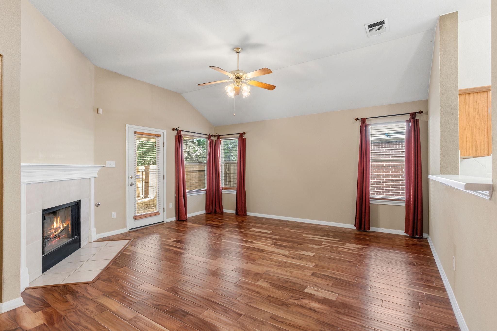 1605  Hawk Dr photo 6