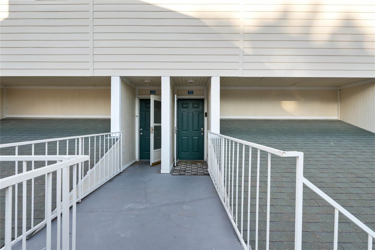 1818 S Lakeshore Blvd  #27
