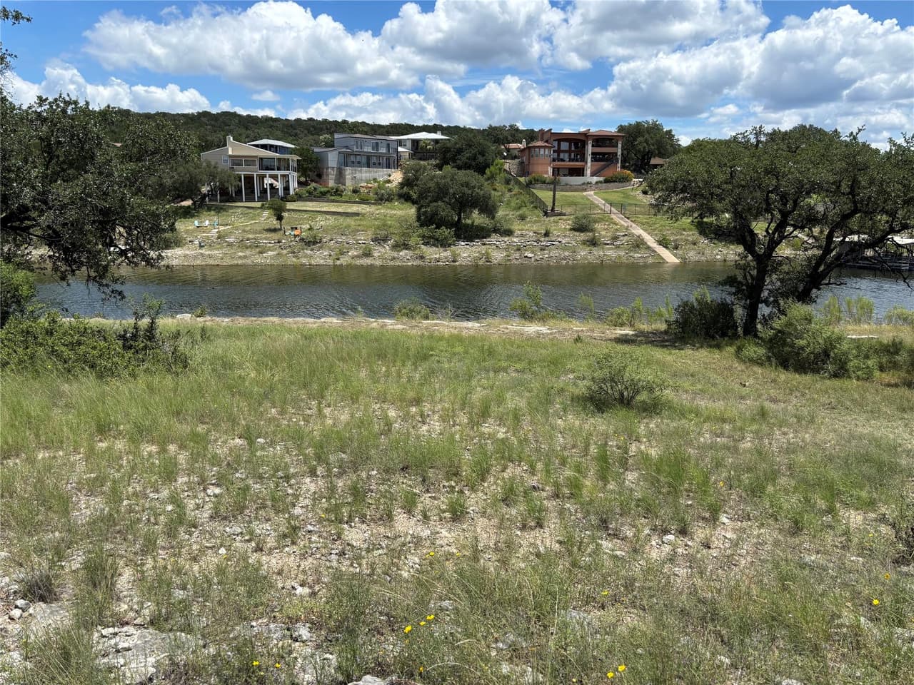 2805  Cornell Cv photo 2