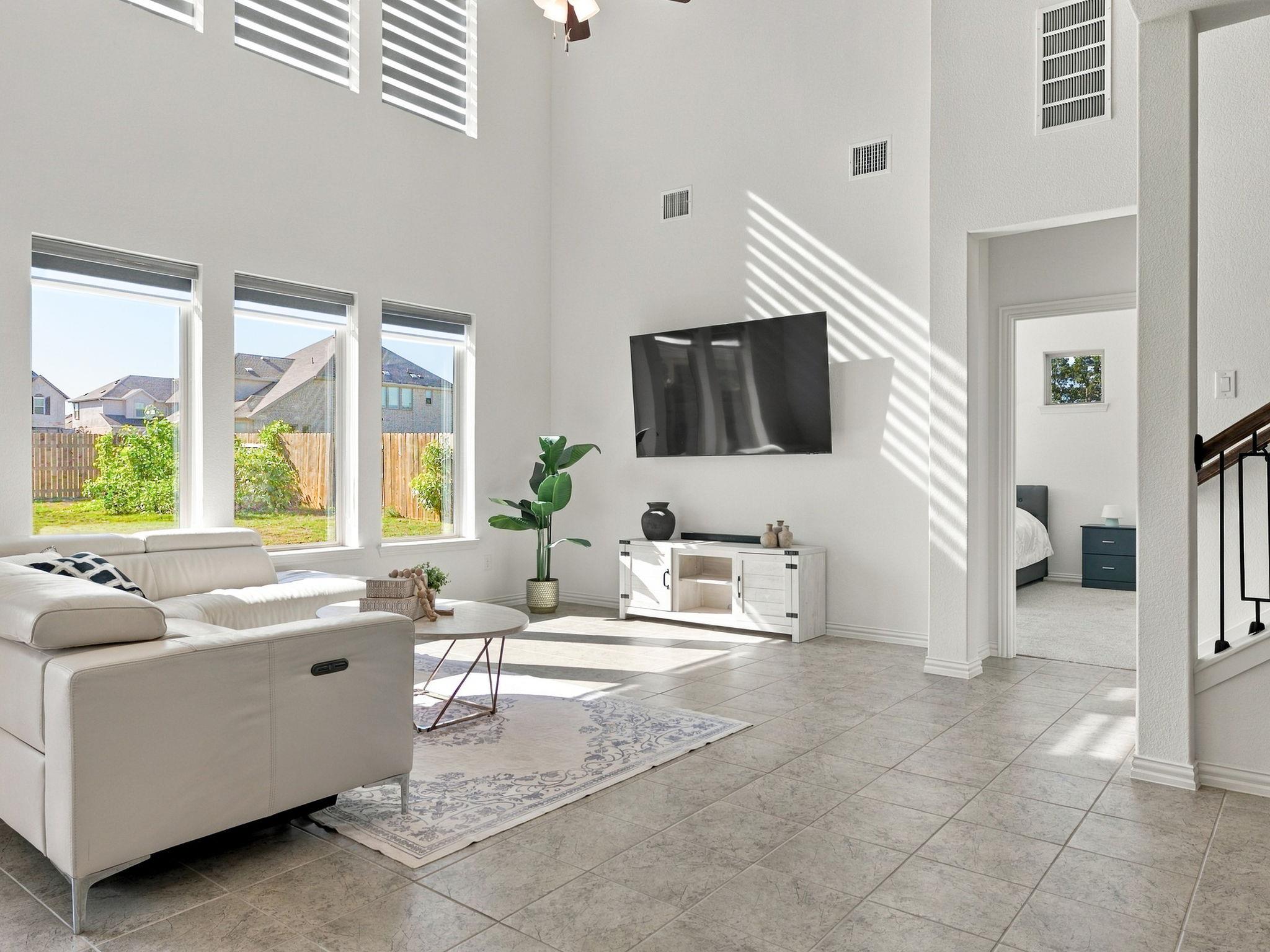 631  Breeze Hollow Ln photo 3