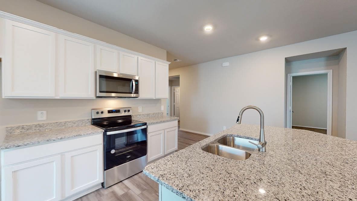 136  Candy St photo 3