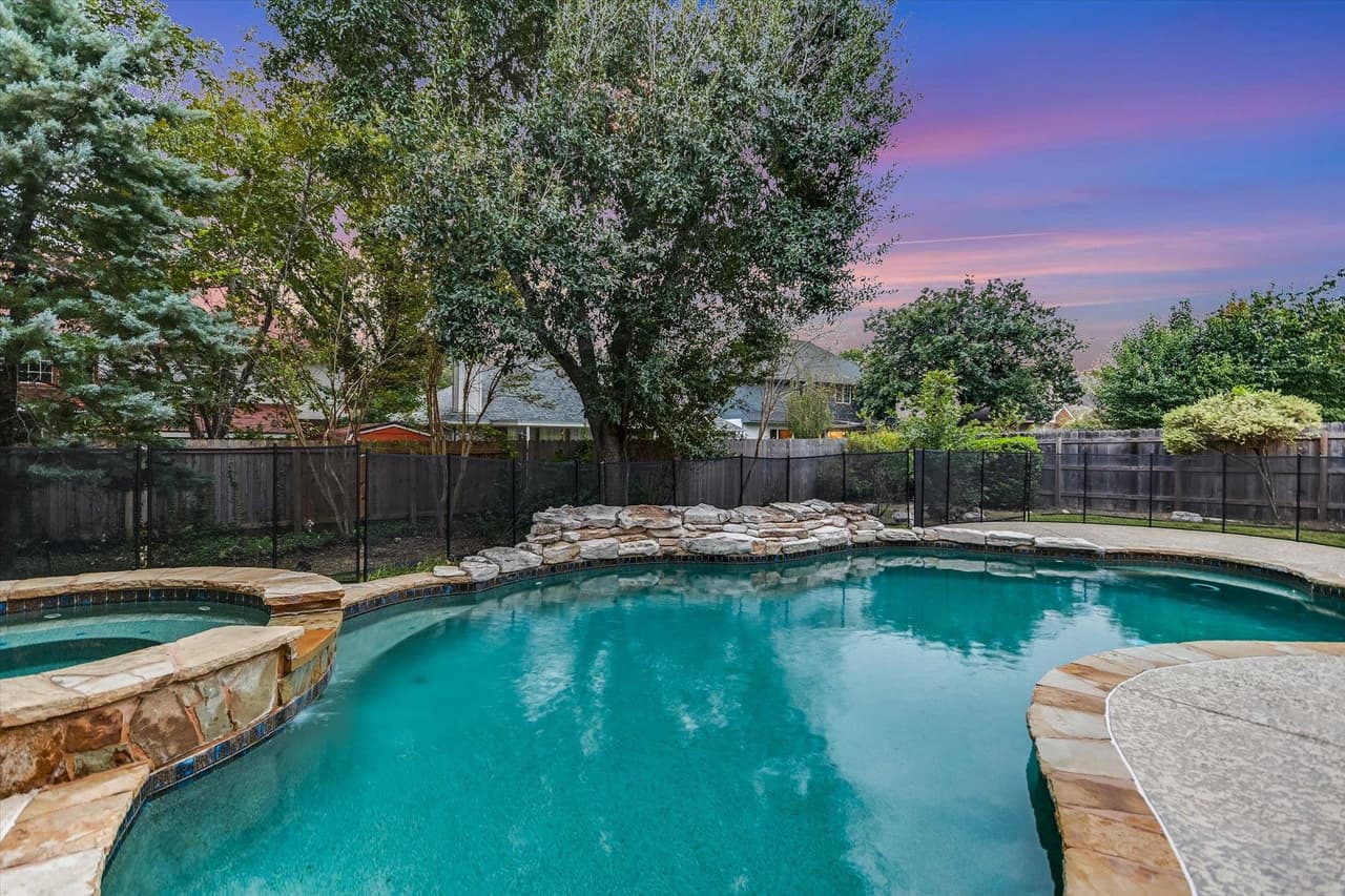 10711  Pinkney Ln photo 2