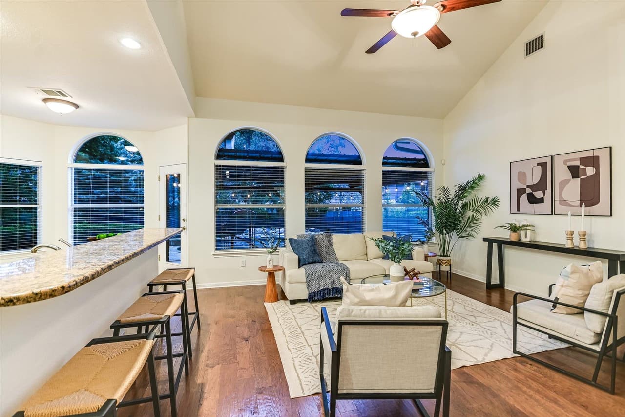10711  Pinkney Ln photo 6
