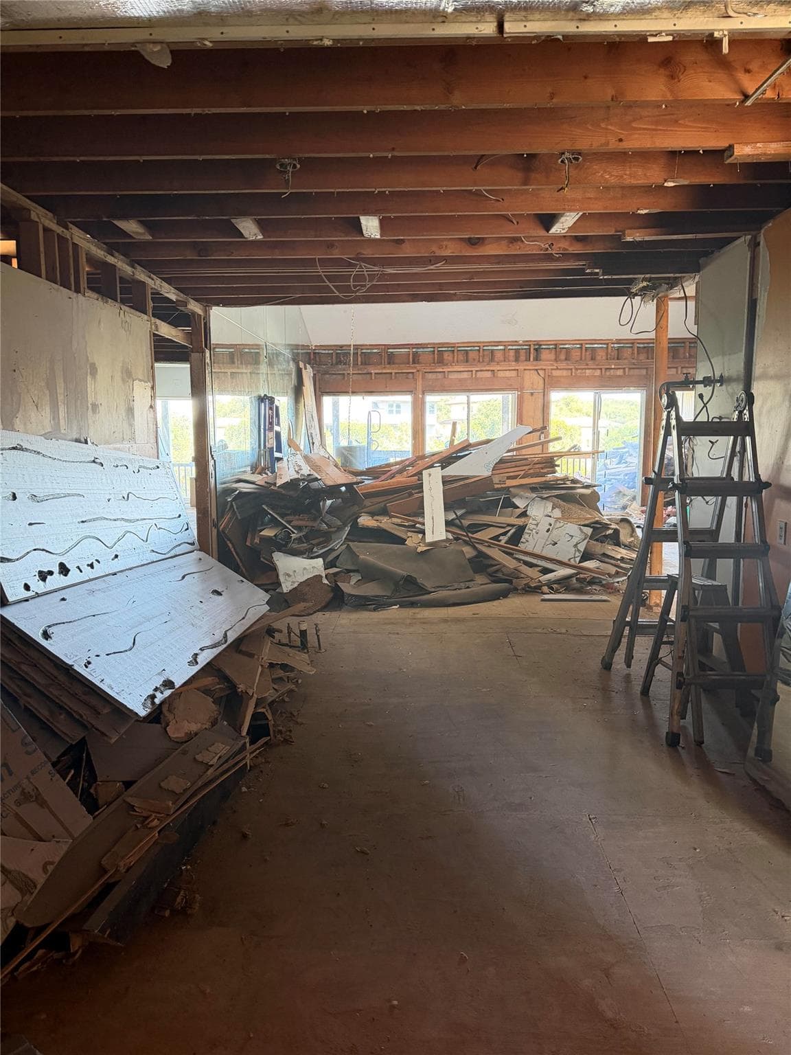 523  VENTURE Blvd photo 4