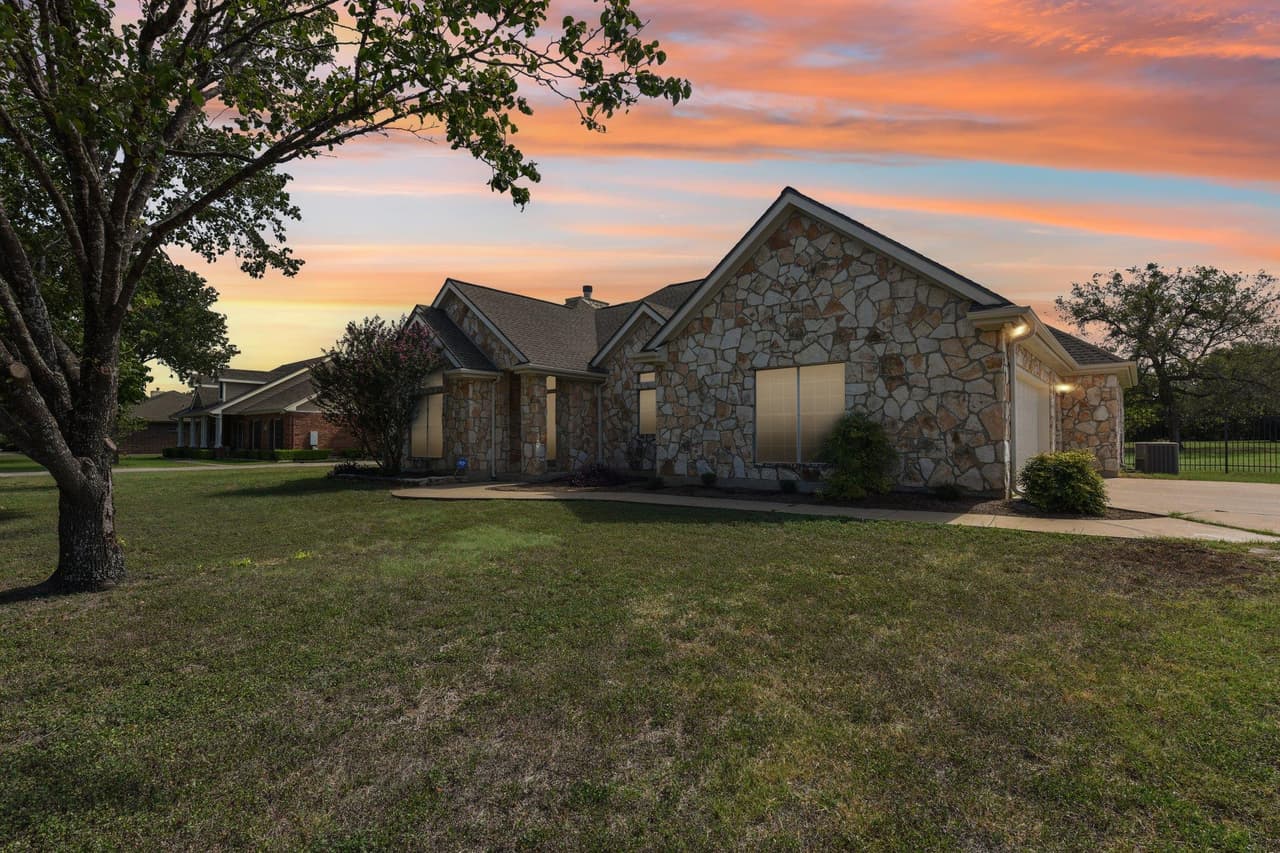 100  Grove Ln