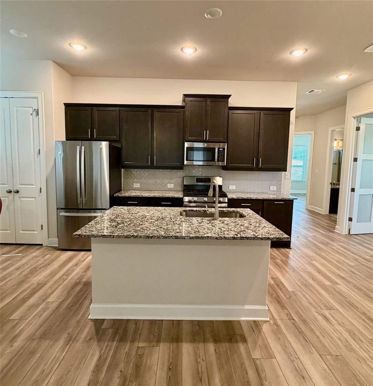 211  Darley Oak Dr photo 3