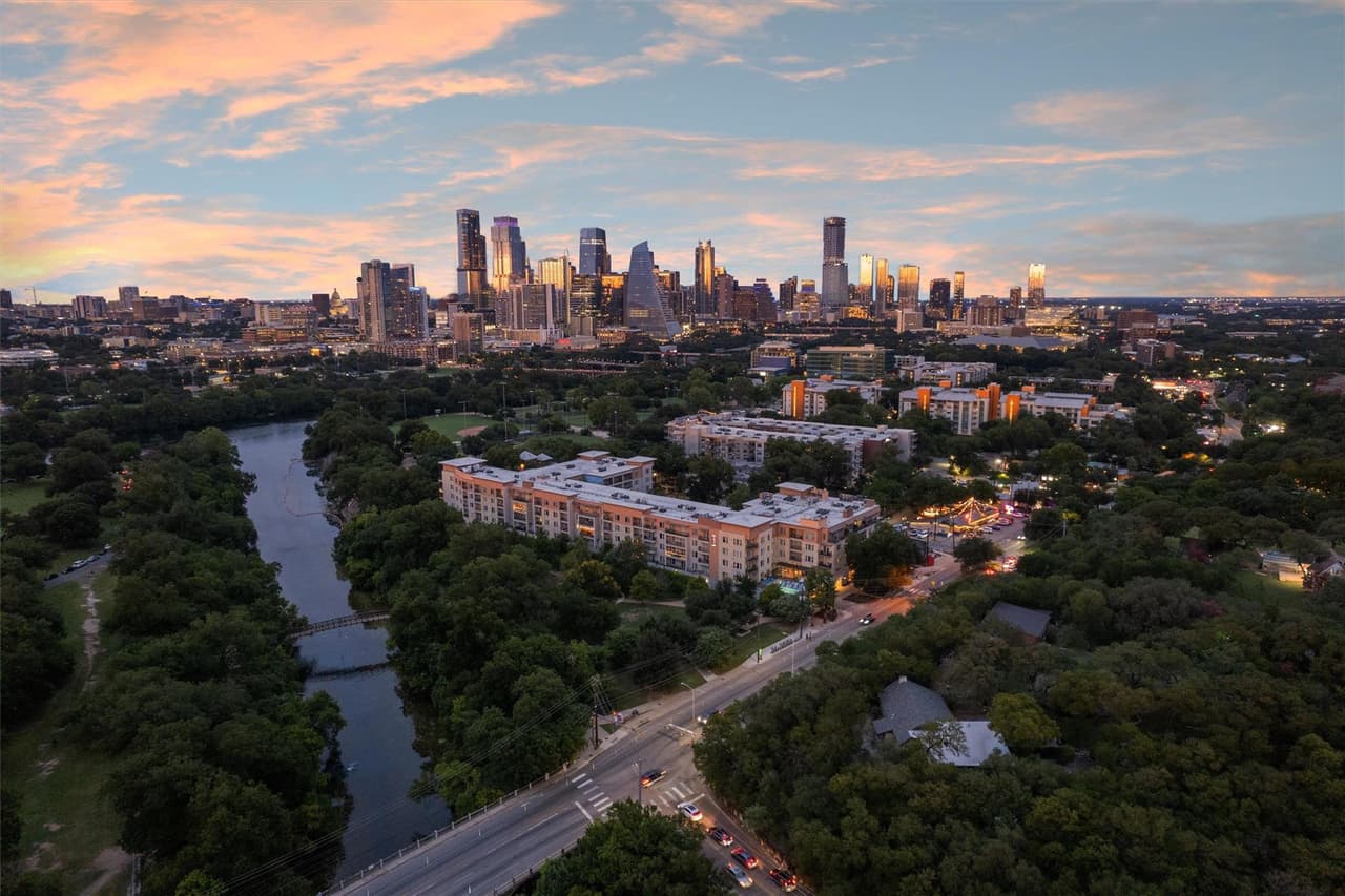 1900  Barton Springs Rd  #3031