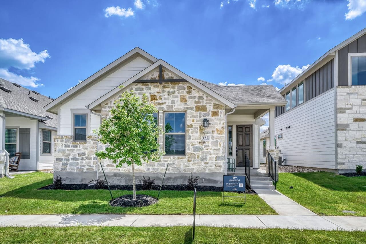 122  International St