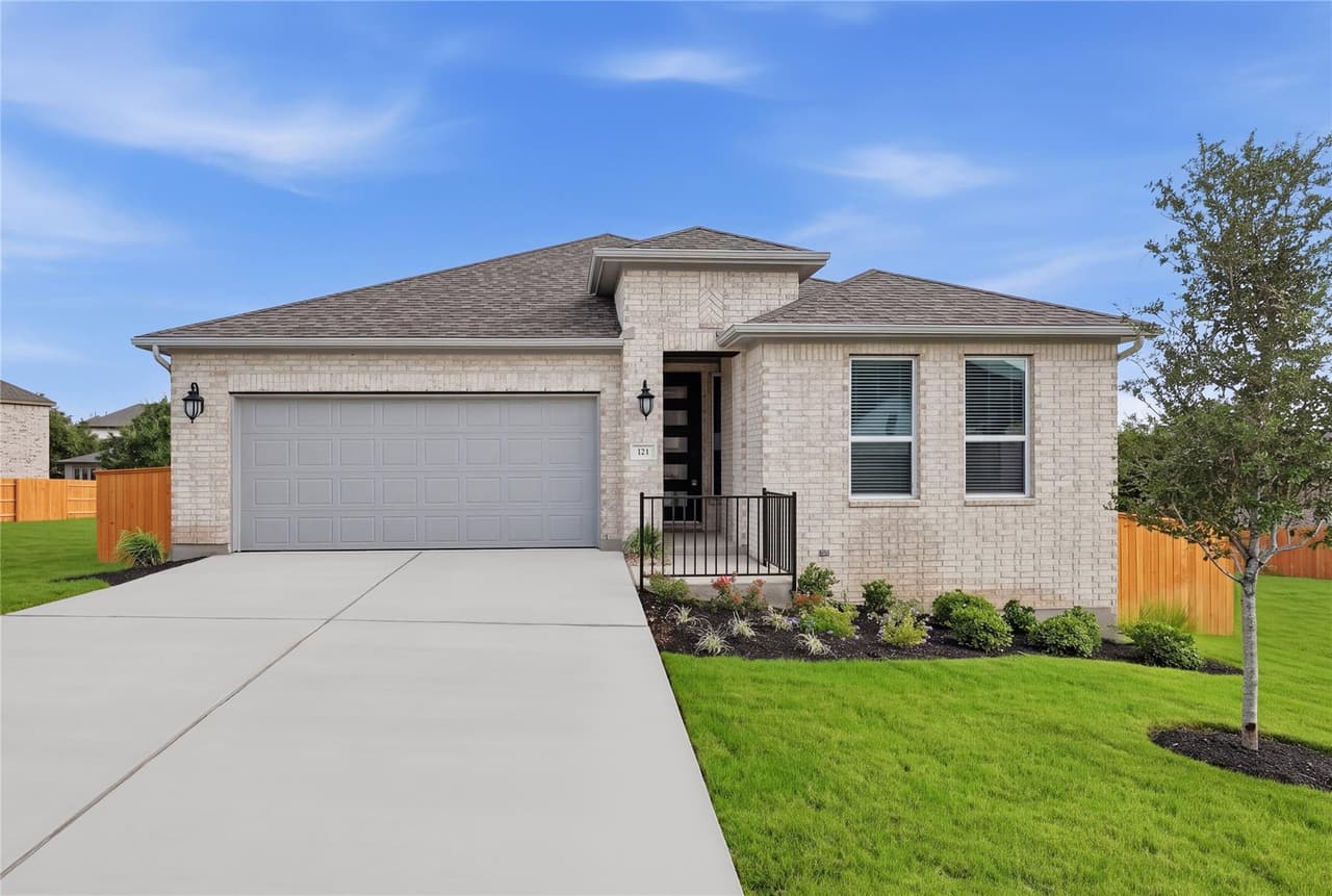 121  Amber Oak Ln