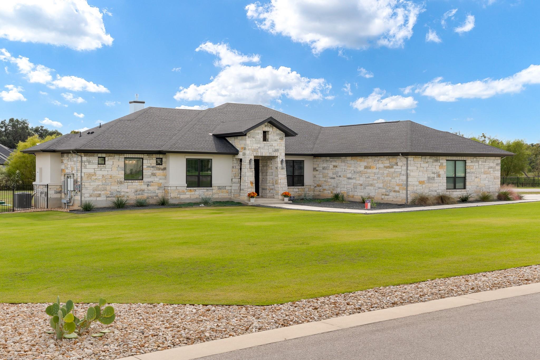 127  Lazy Creek Dr photo 2
