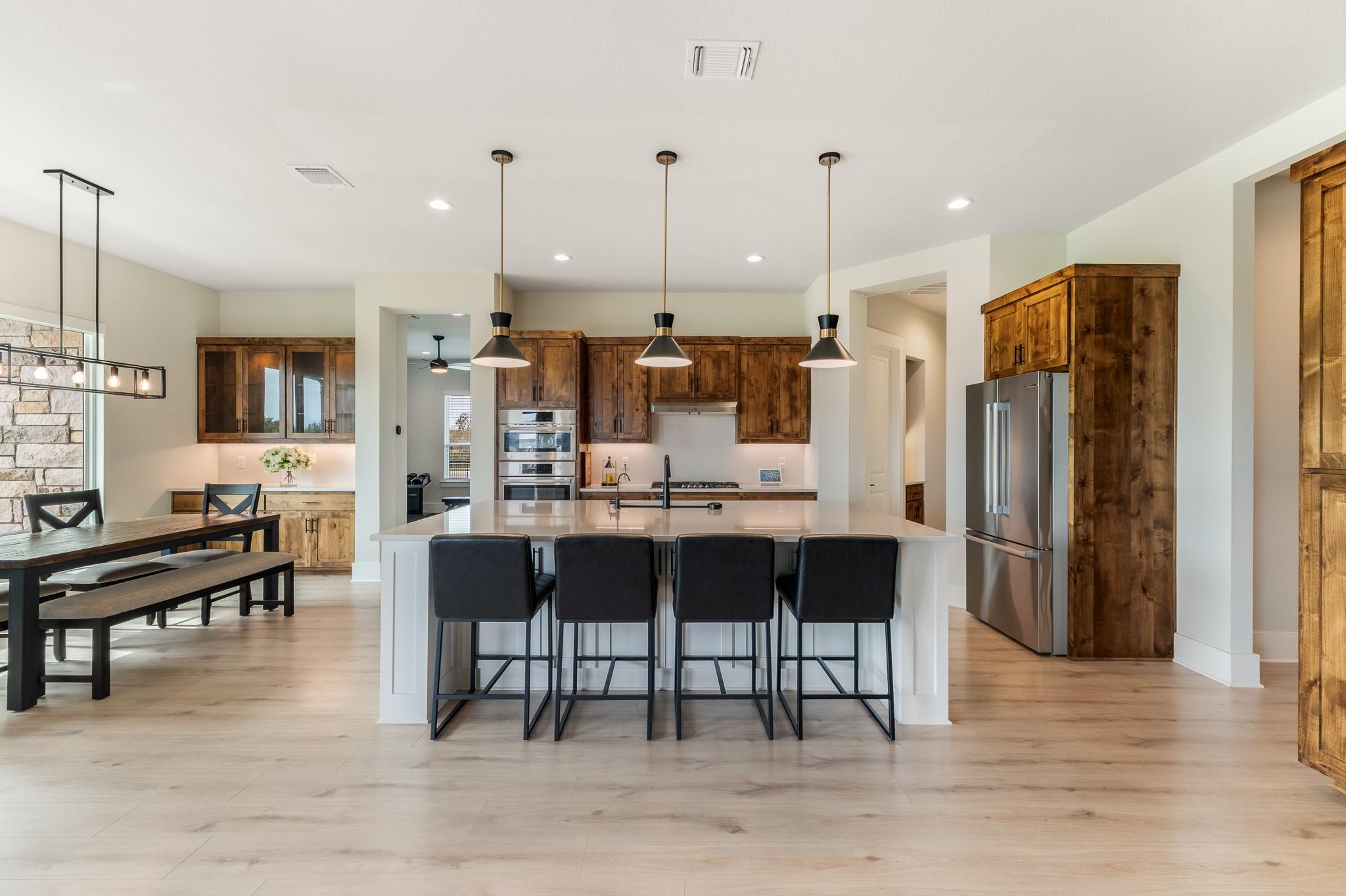 127  Lazy Creek Dr photo 6