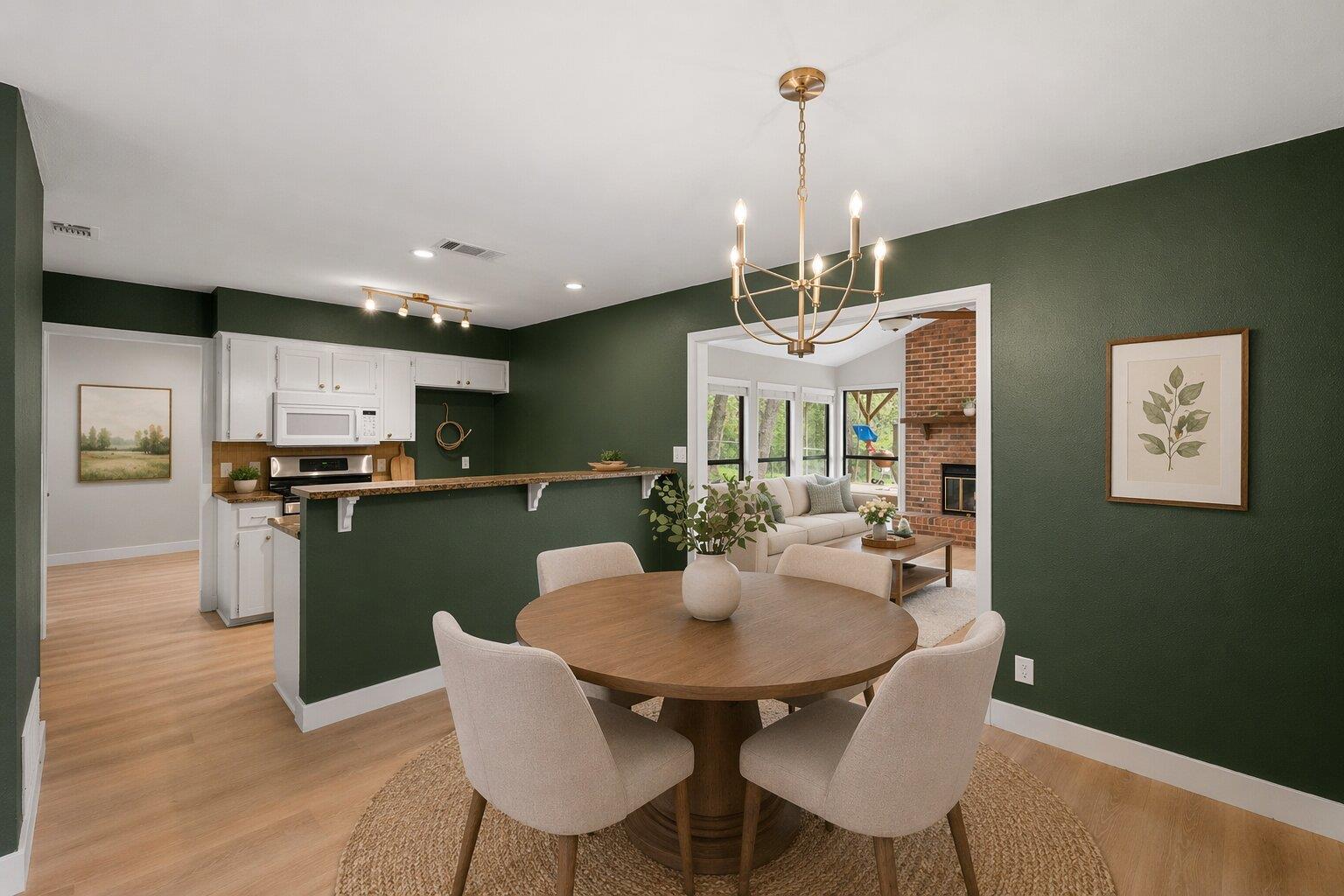 902  Emerald Wood Dr photo 3