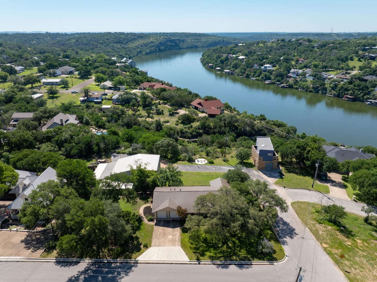 401  Crestview Dr