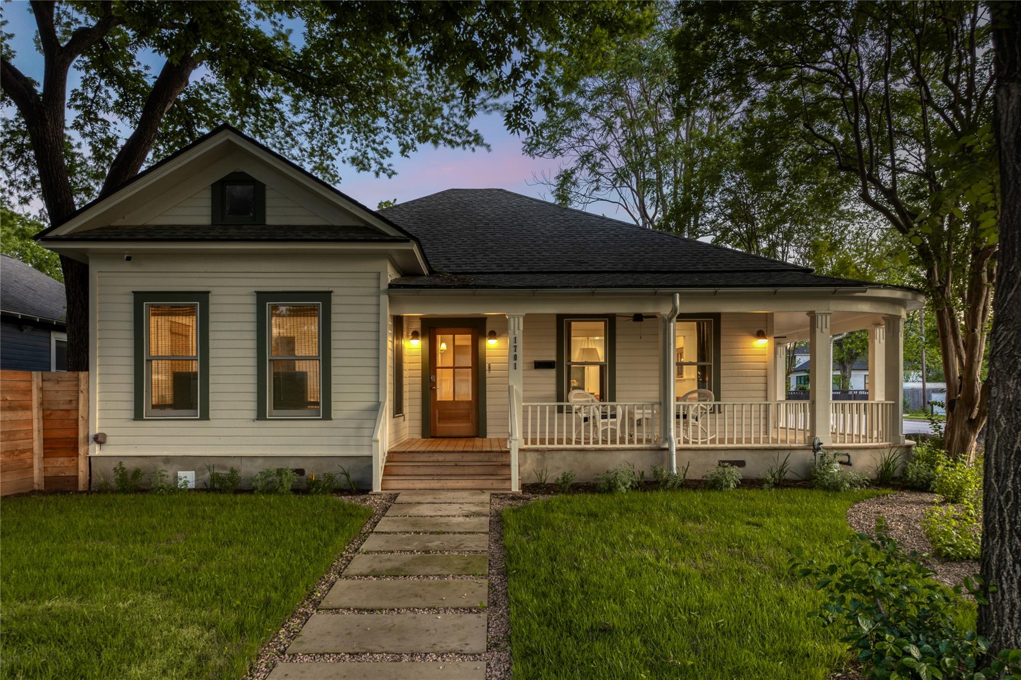 1701  Willow St photo 2