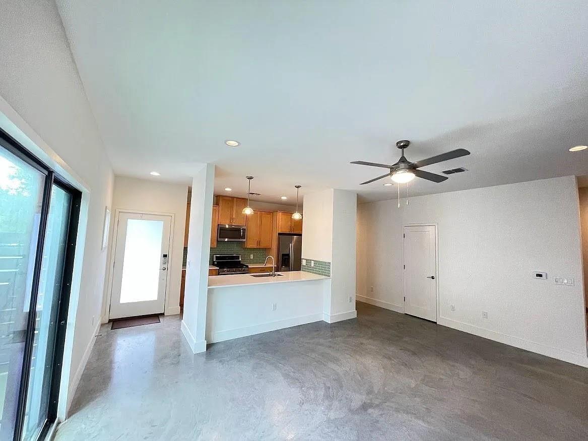 2101  Montopolis Dr  #20 photo 2