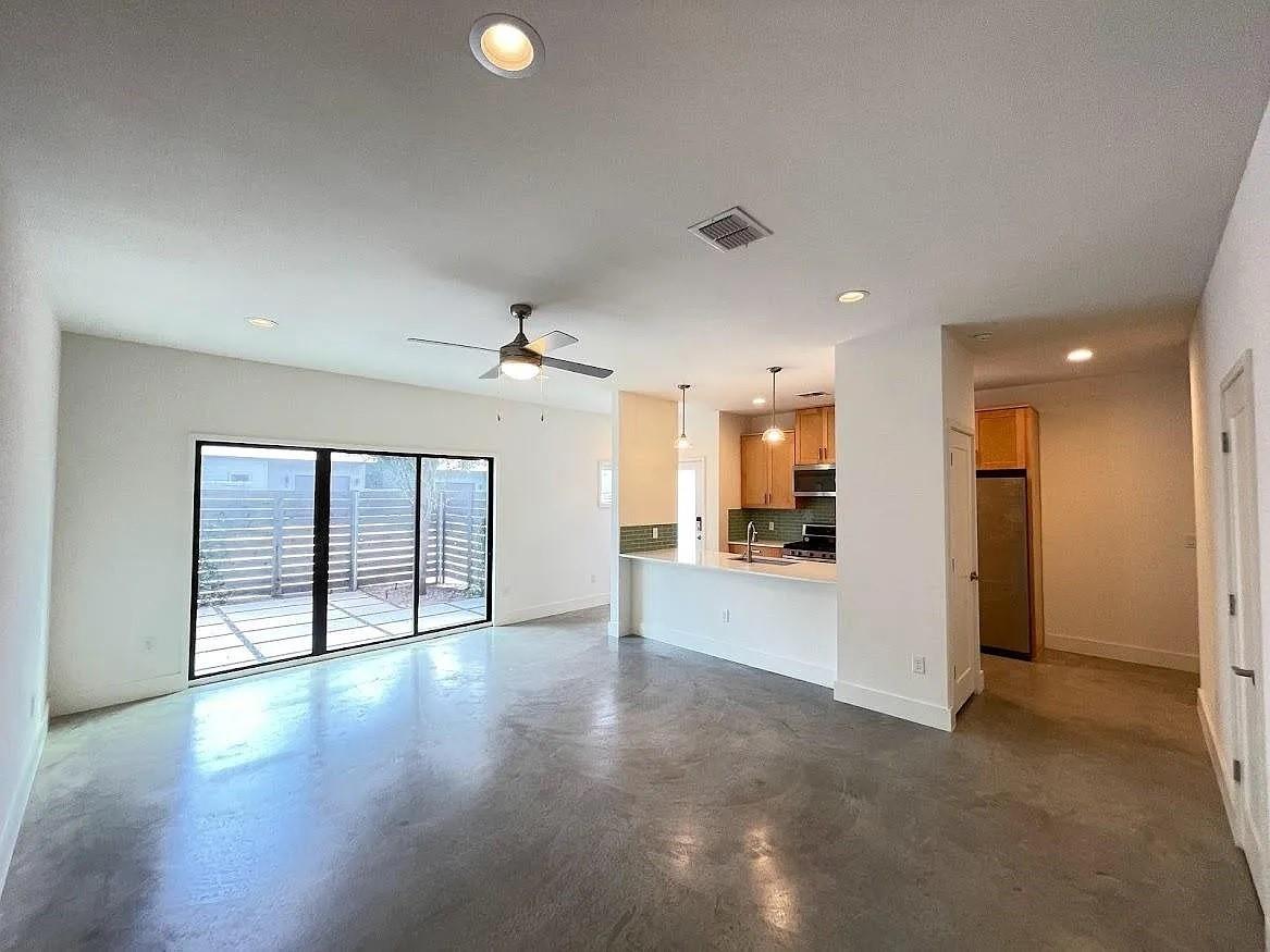 2101  Montopolis Dr  #20 photo 3