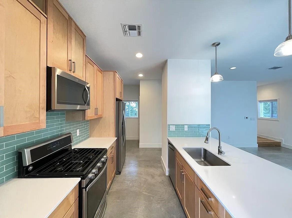 2101  Montopolis Dr  #20 photo 4