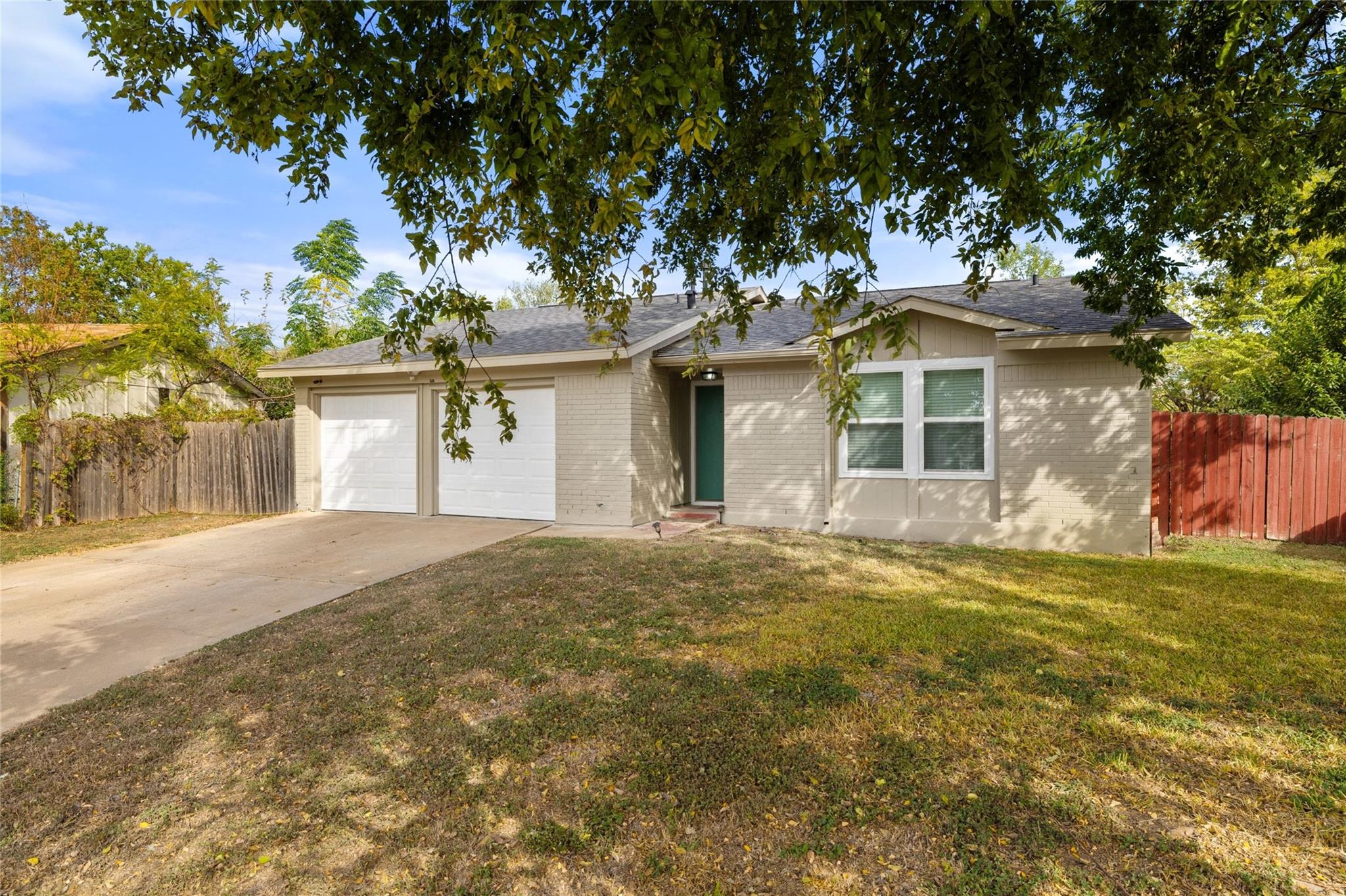 2018  Heathwood Cir photo 2
