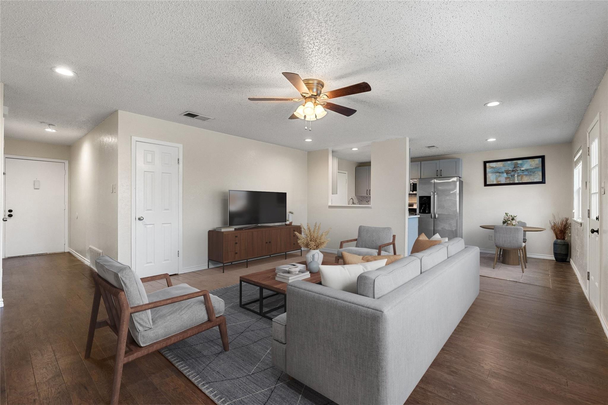 2018  Heathwood Cir photo 3