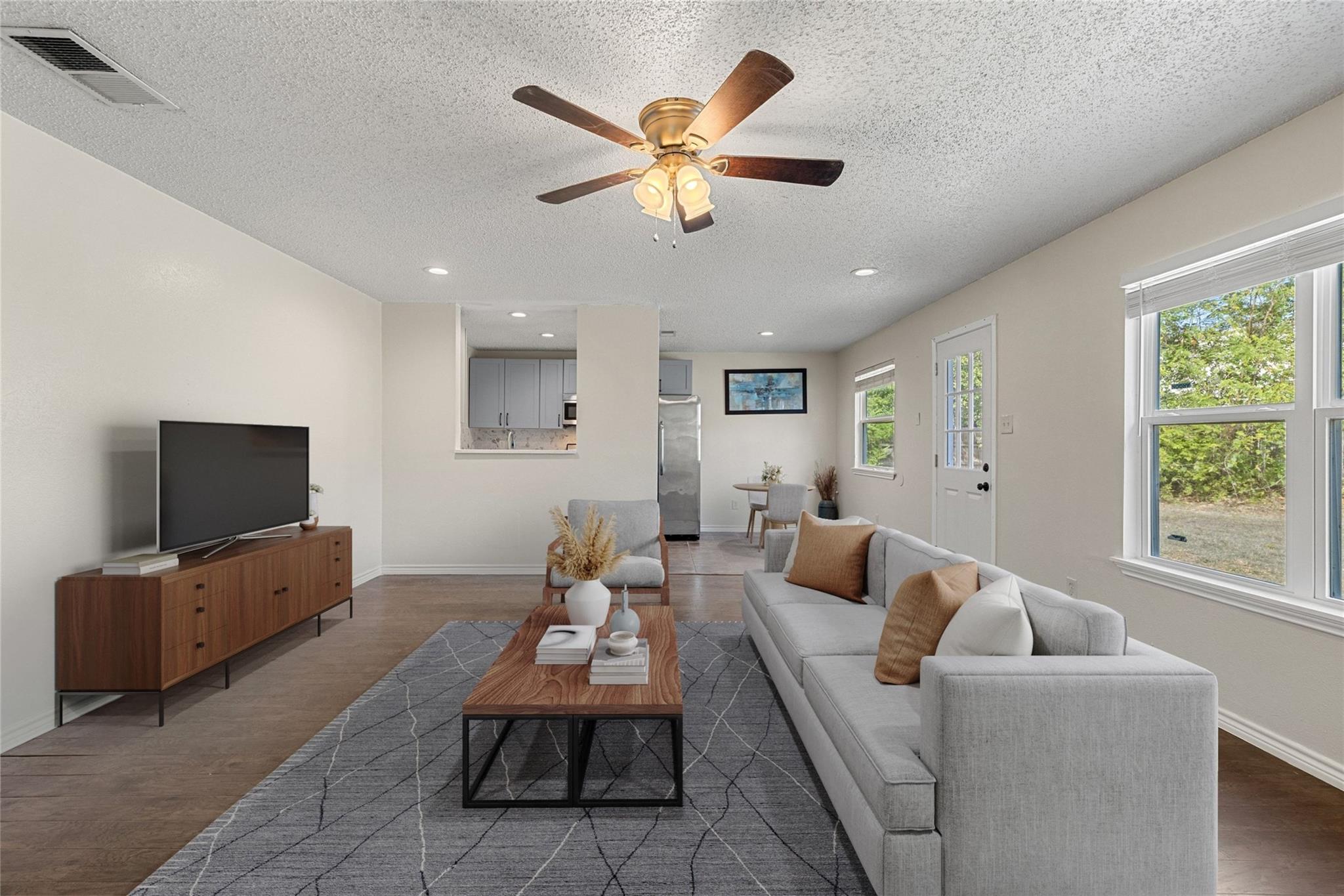 2018  Heathwood Cir photo 4