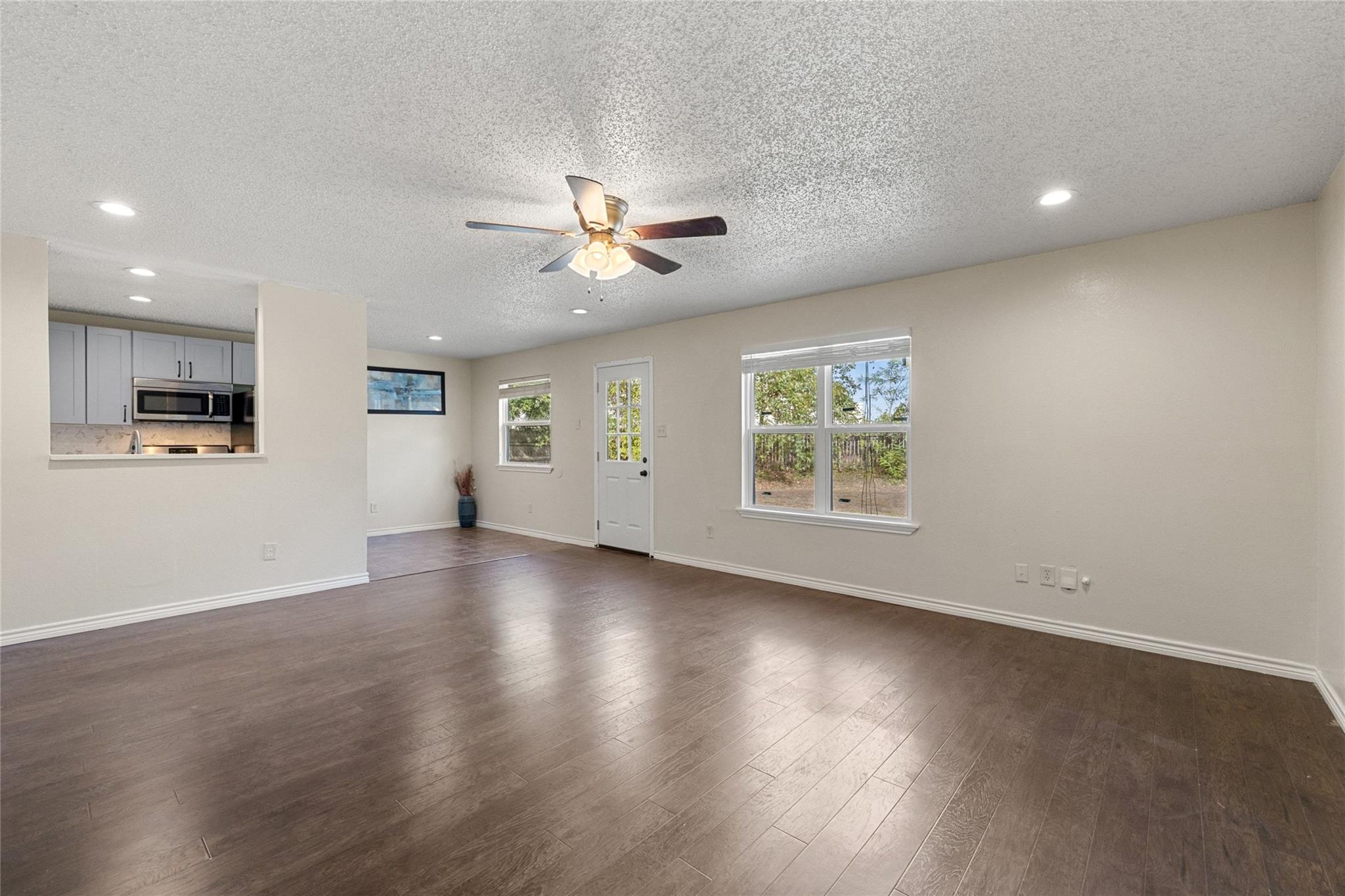 2018  Heathwood Cir photo 5