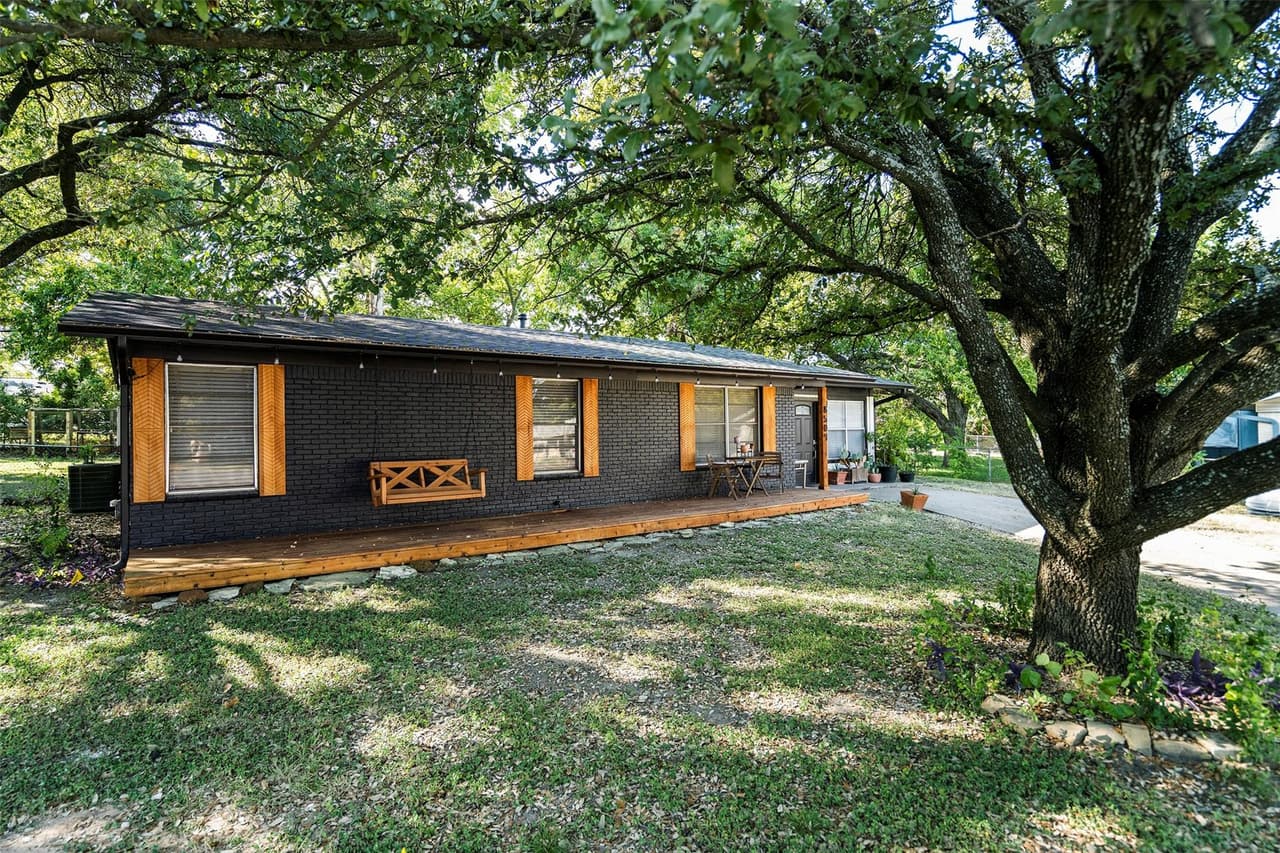 8504  Contour Dr photo 2