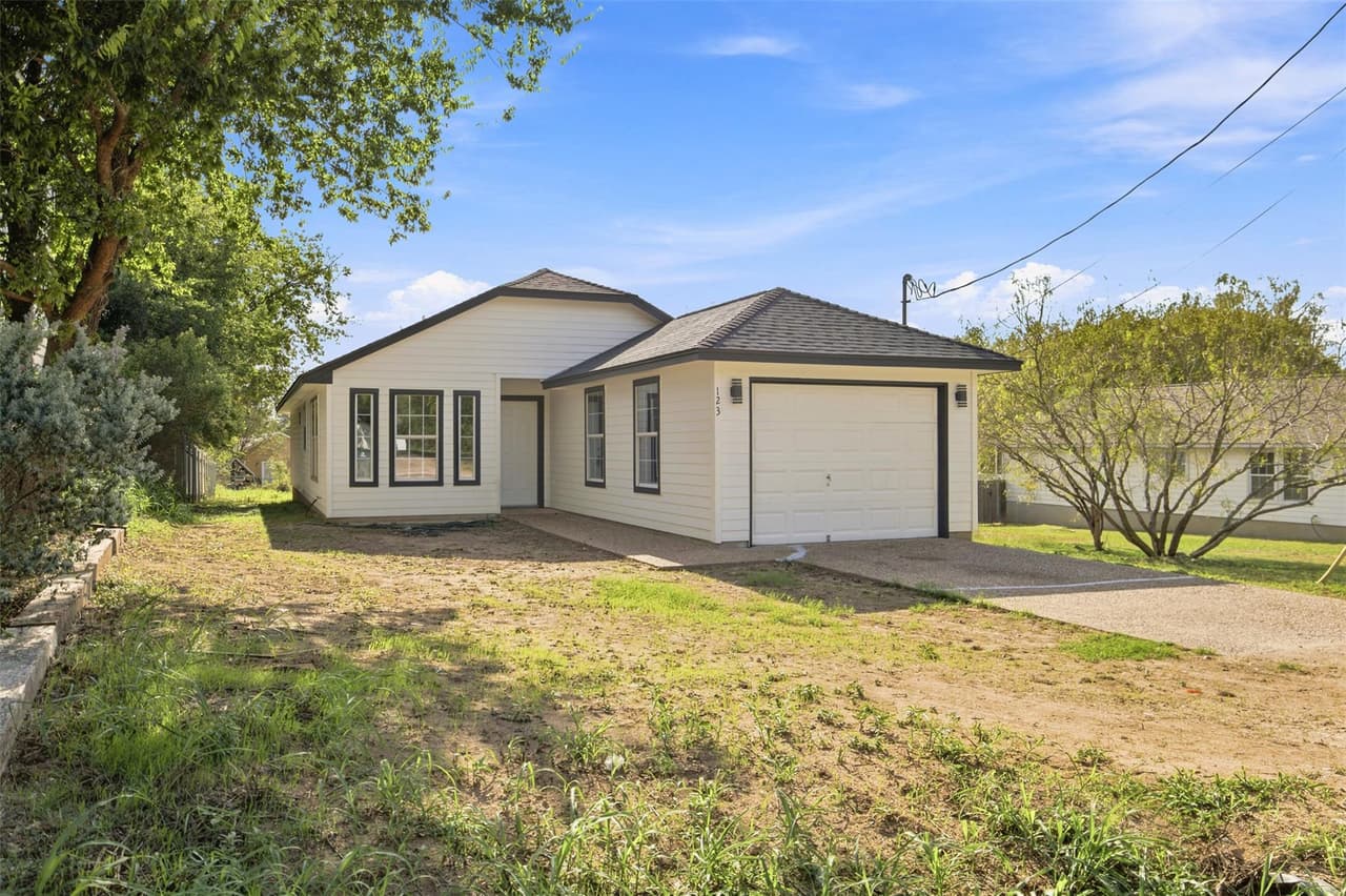 123  Hawea Ln