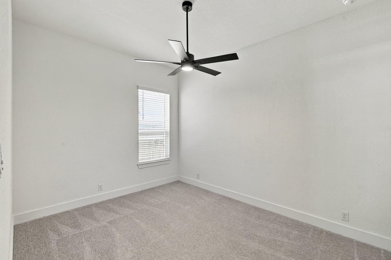 101  Hazy Hollow Dr photo 5