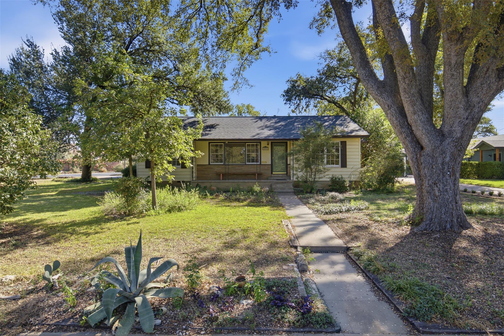 6005  Shoalwood Ave photo 3