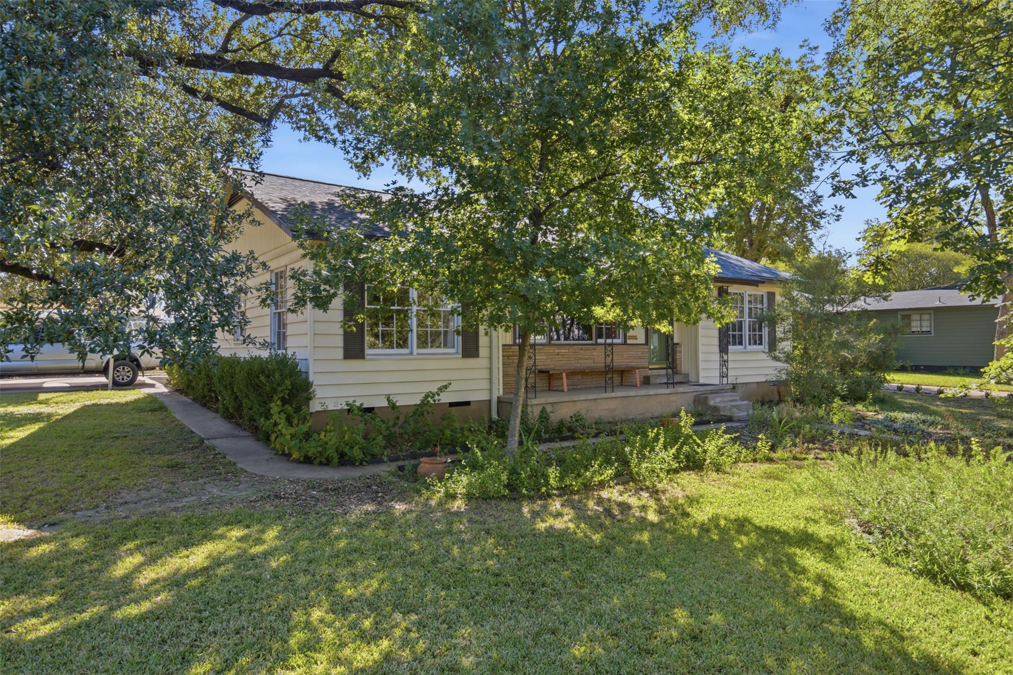 6005  Shoalwood Ave photo 4