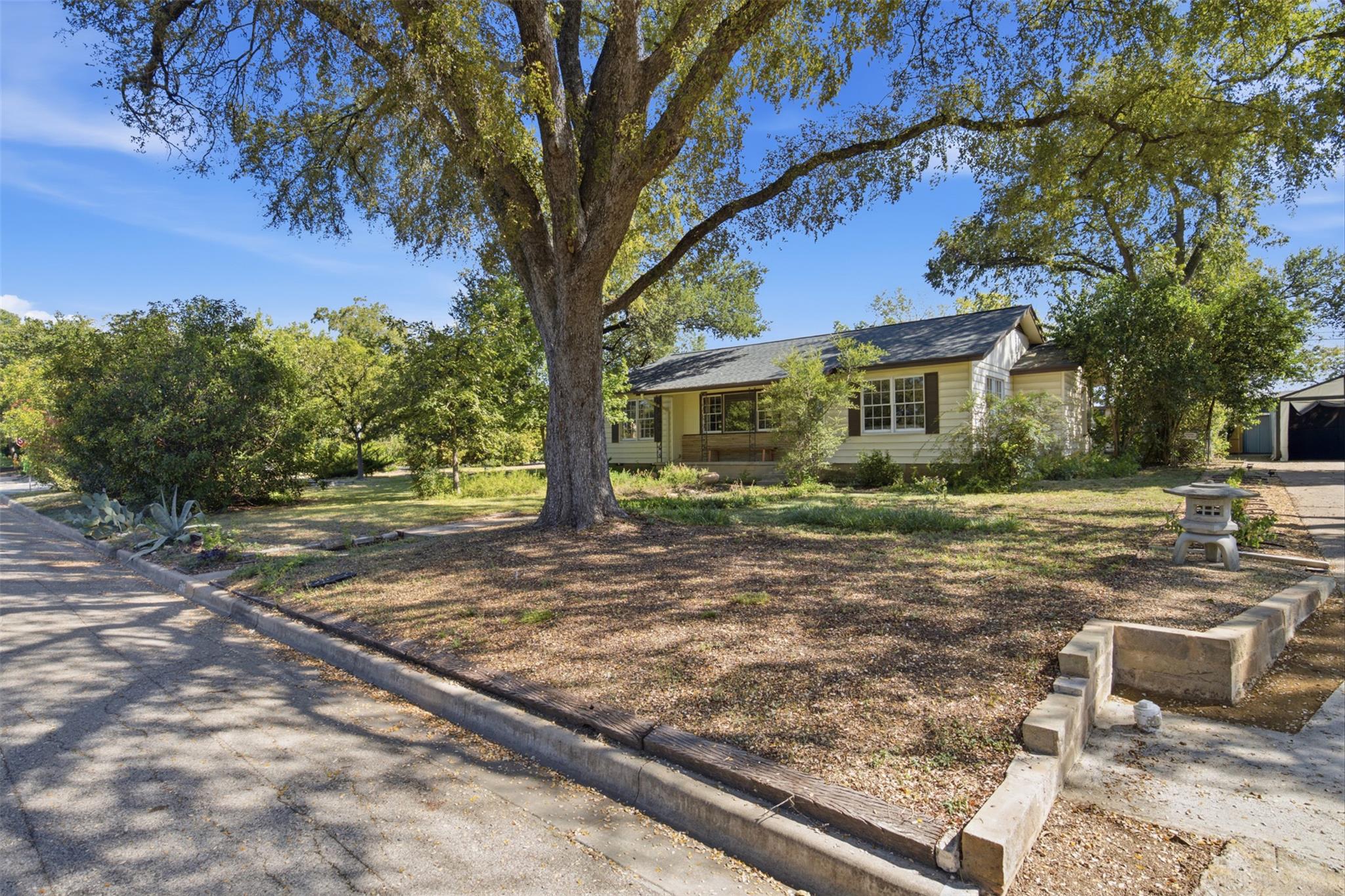 6005  Shoalwood Ave photo 5