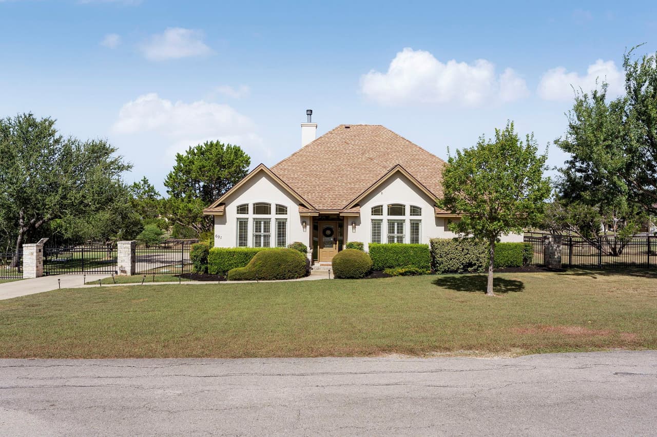 691  Broken Lance Dr