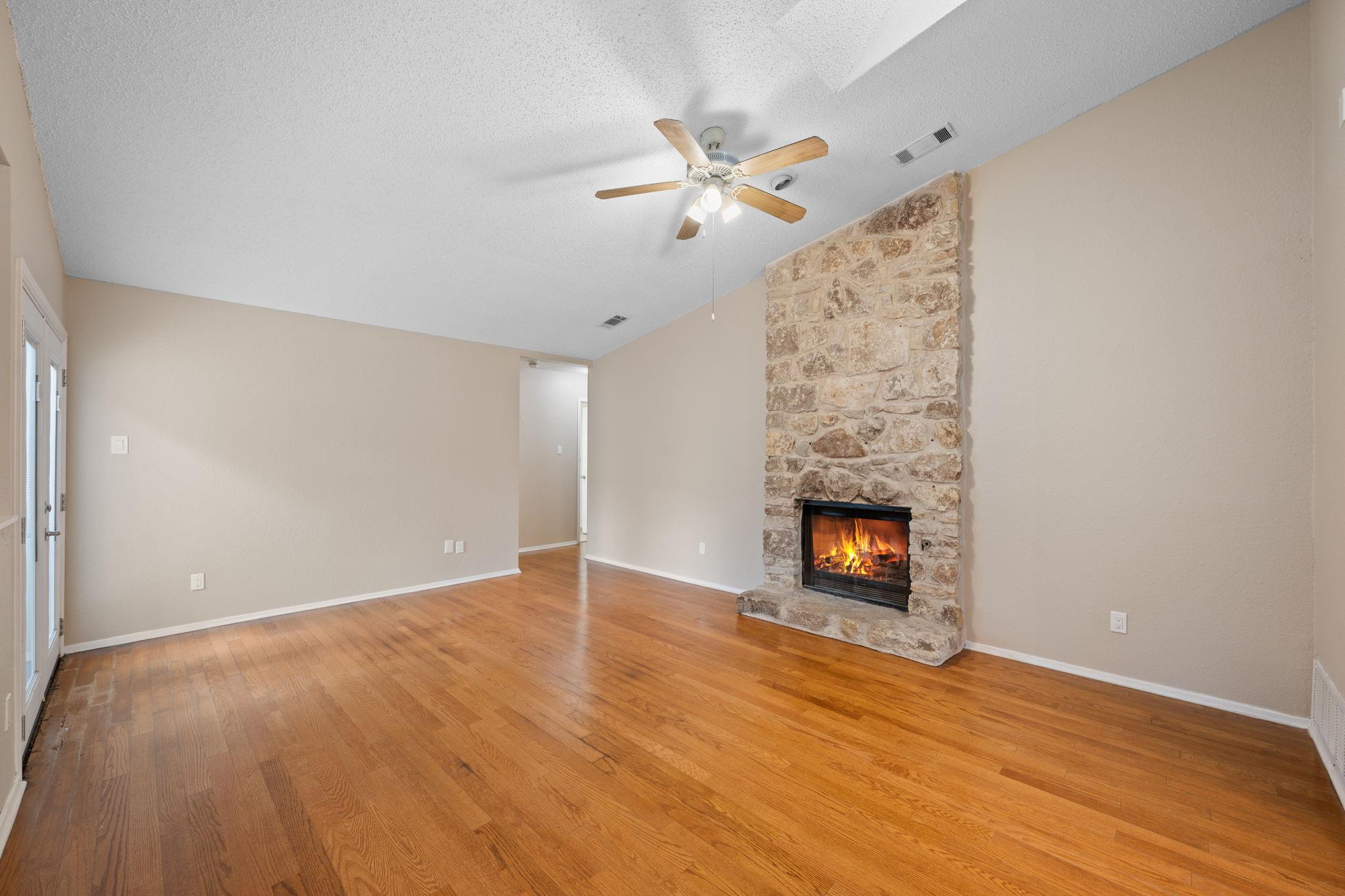 8002  Treehouse Ln photo 4