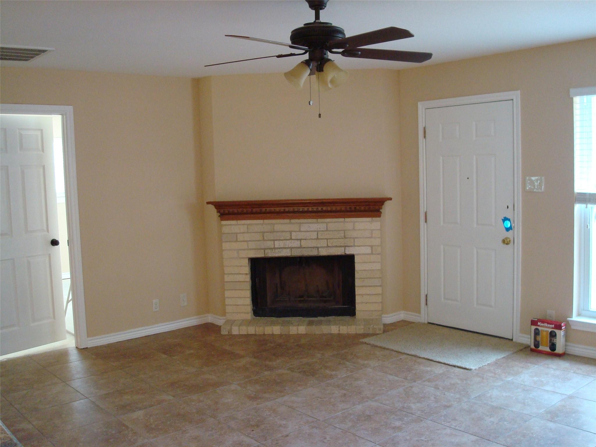 510  Hedgewood Dr photo 4
