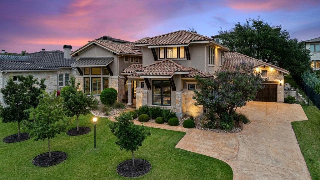 320  Bisset Ct