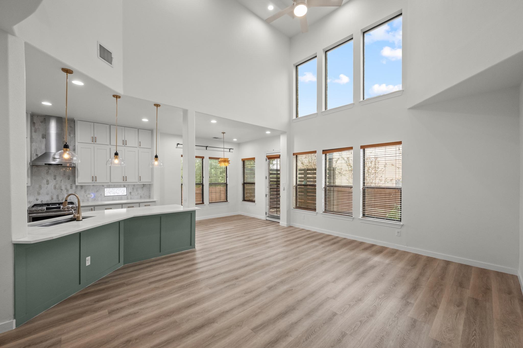 5517  Pincushion Daisy Dr photo 2