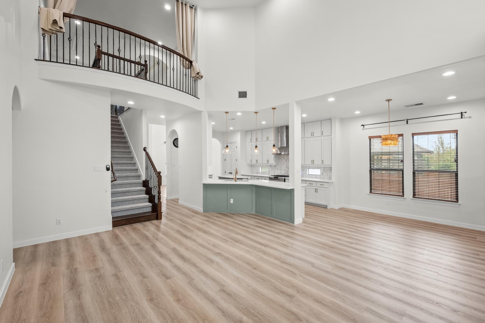 5517  Pincushion Daisy Dr photo 3
