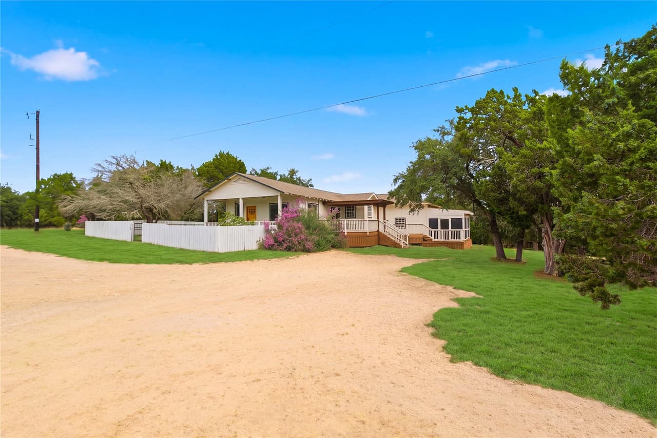 1880  Spring Valley Dr photo 2