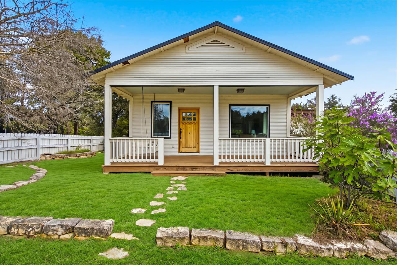 1880  Spring Valley Dr photo 3