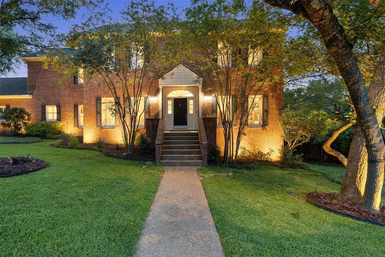 2922  Thousand Oaks Dr